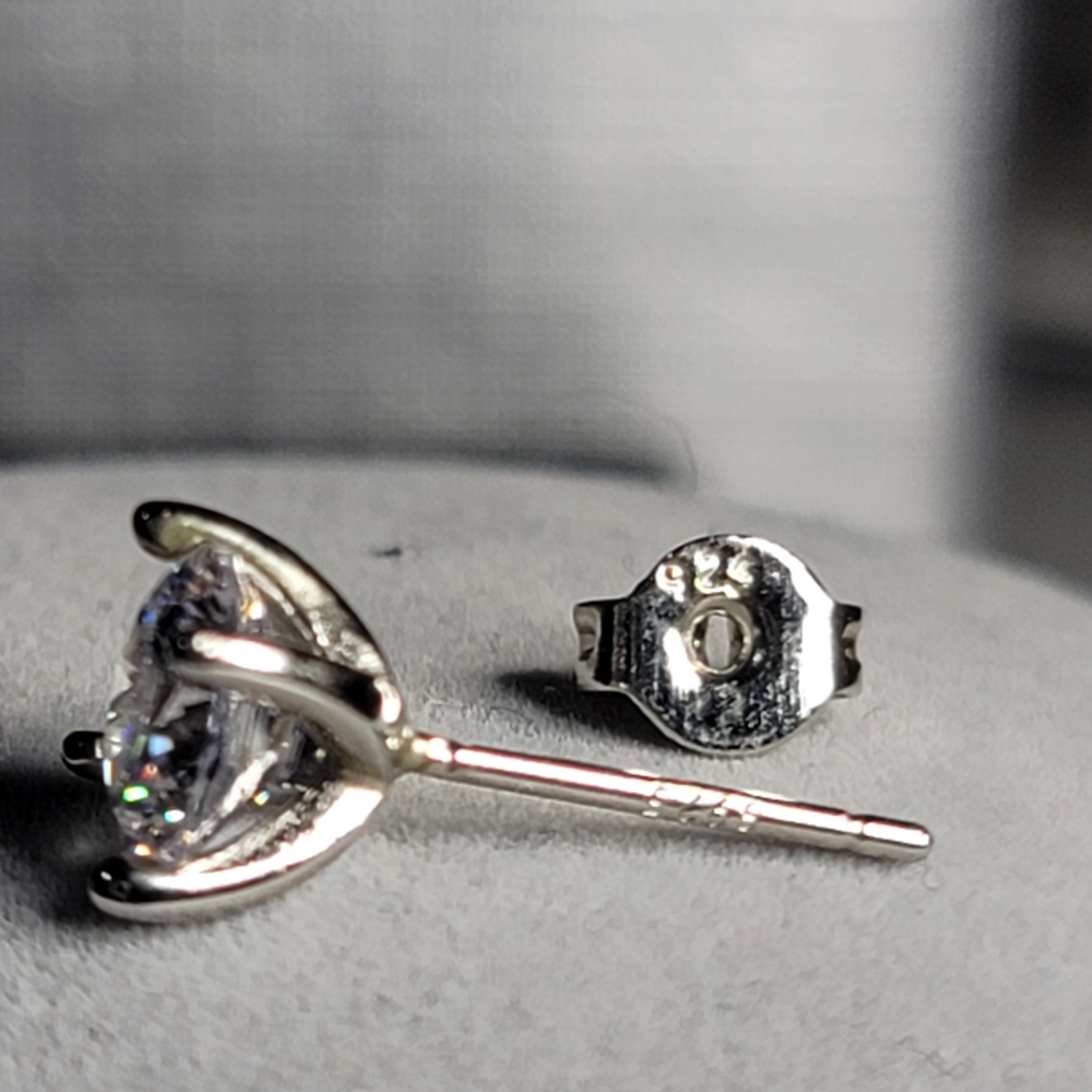 GORGEOUS 💎 2 Carat TCW Certified Moissanite Solitaire Earrings w/Paperwork - Picture 10 of 14